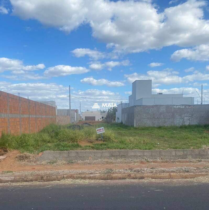 Terreno/Área à venda no Parque das Laranjeiras: 