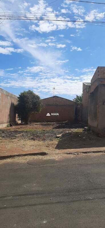 Terreno á venda no bairro Alfredo Freire III