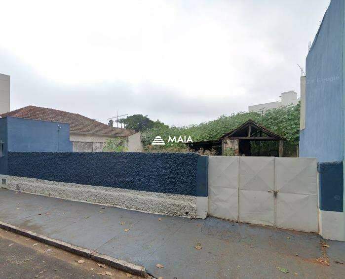 Terreno/Área à venda no Mercês: 