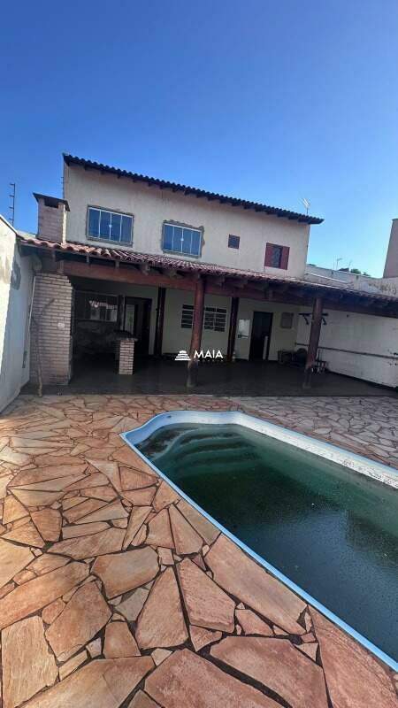 Casa à venda no Beija Flor: 