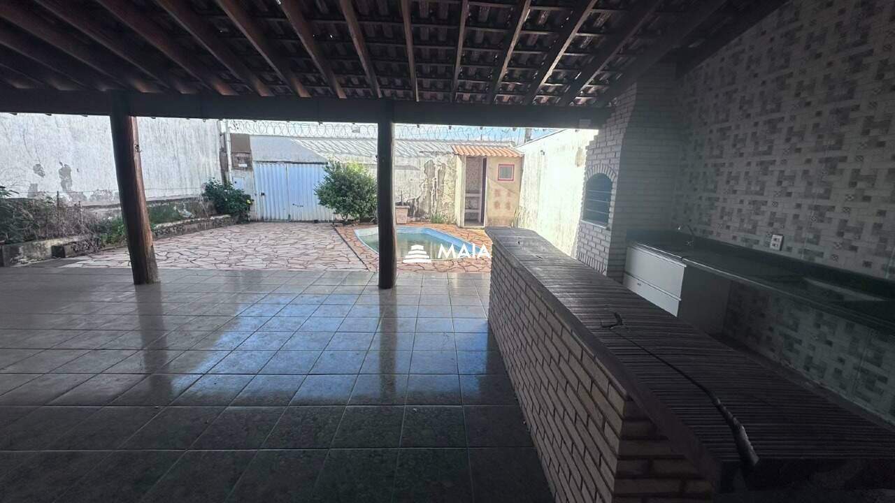 Casa à venda no Beija Flor: 