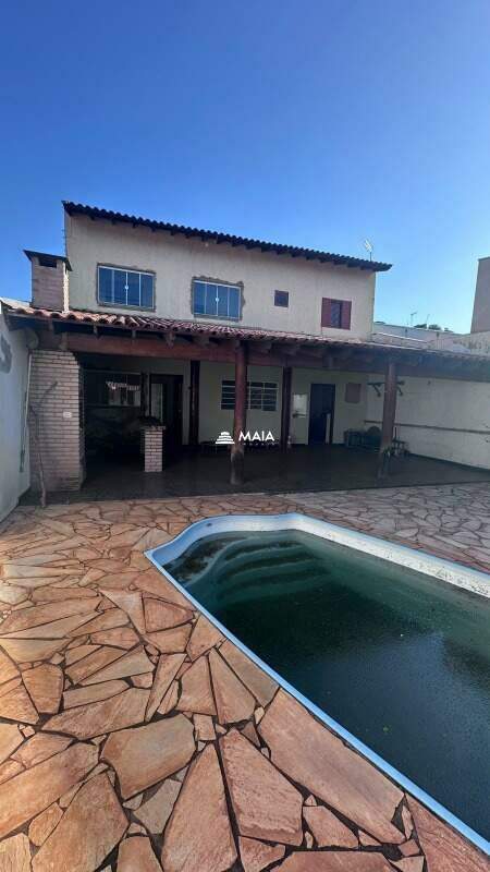 Casa à venda no Beija Flor: 