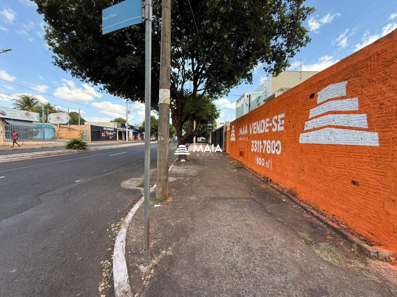 Terreno/Área à venda no Santa Maria: 