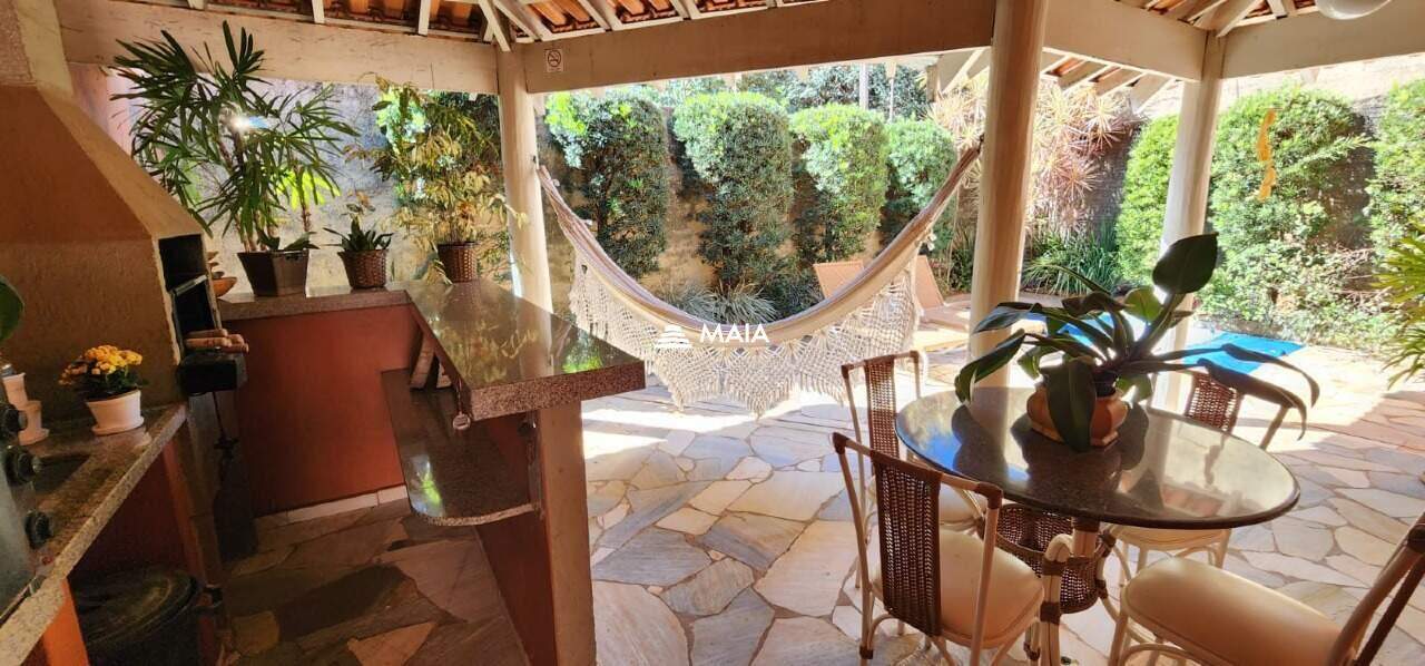 Casa à venda no Vila Militar: 