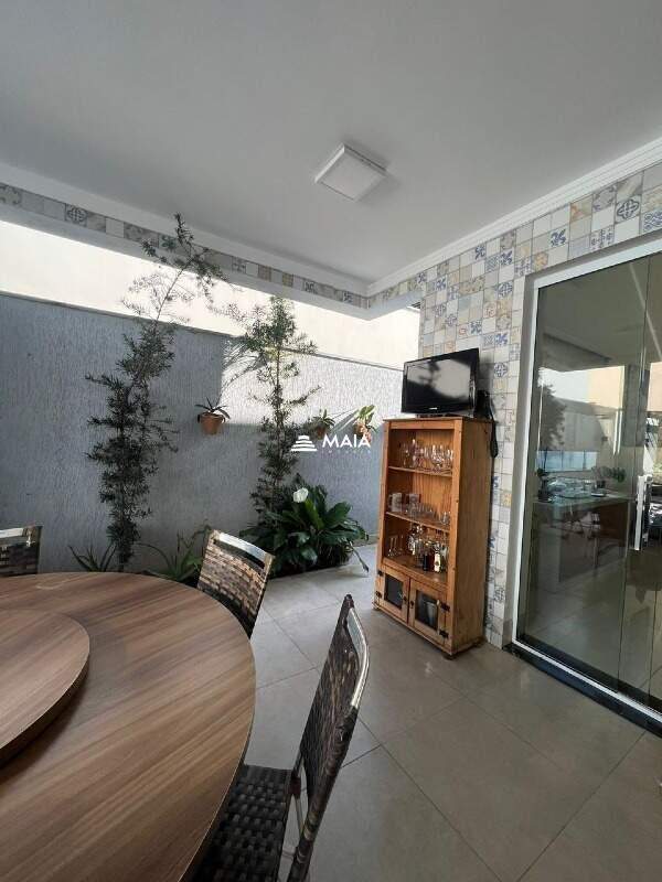 Casa de Condomínio à venda no Estância dos Ipês: 