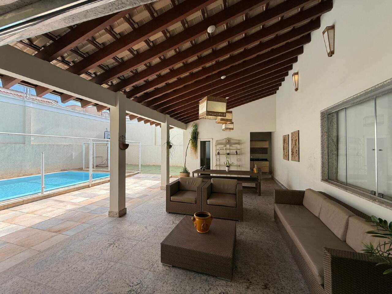 Casa à venda no Mercês: 