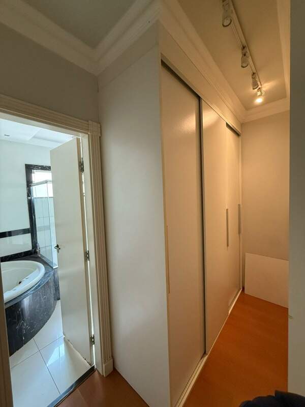 Casa à venda no Mercês: 