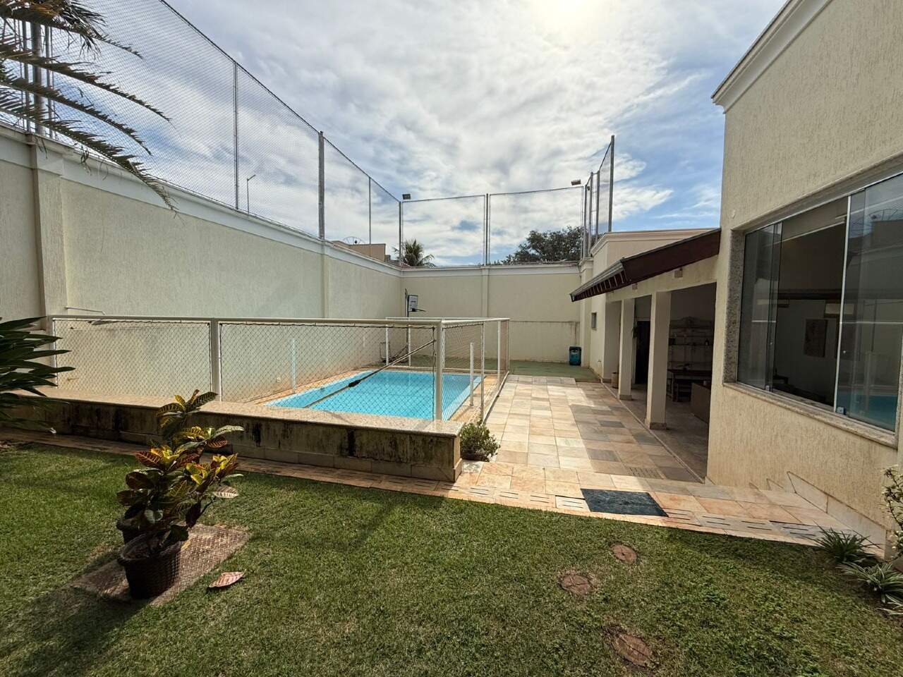 Casa à venda no Mercês: 