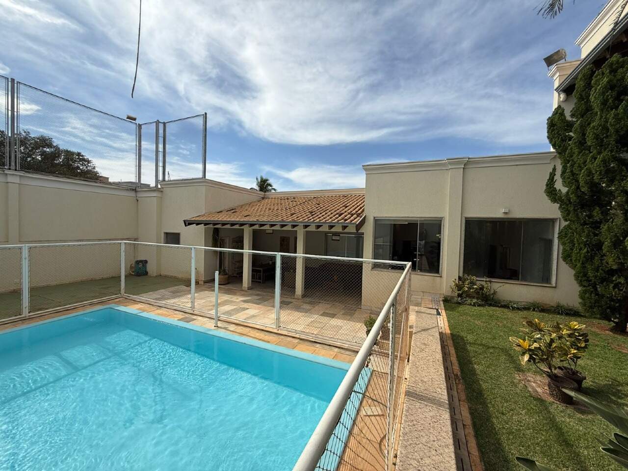 Casa à venda no Mercês: 