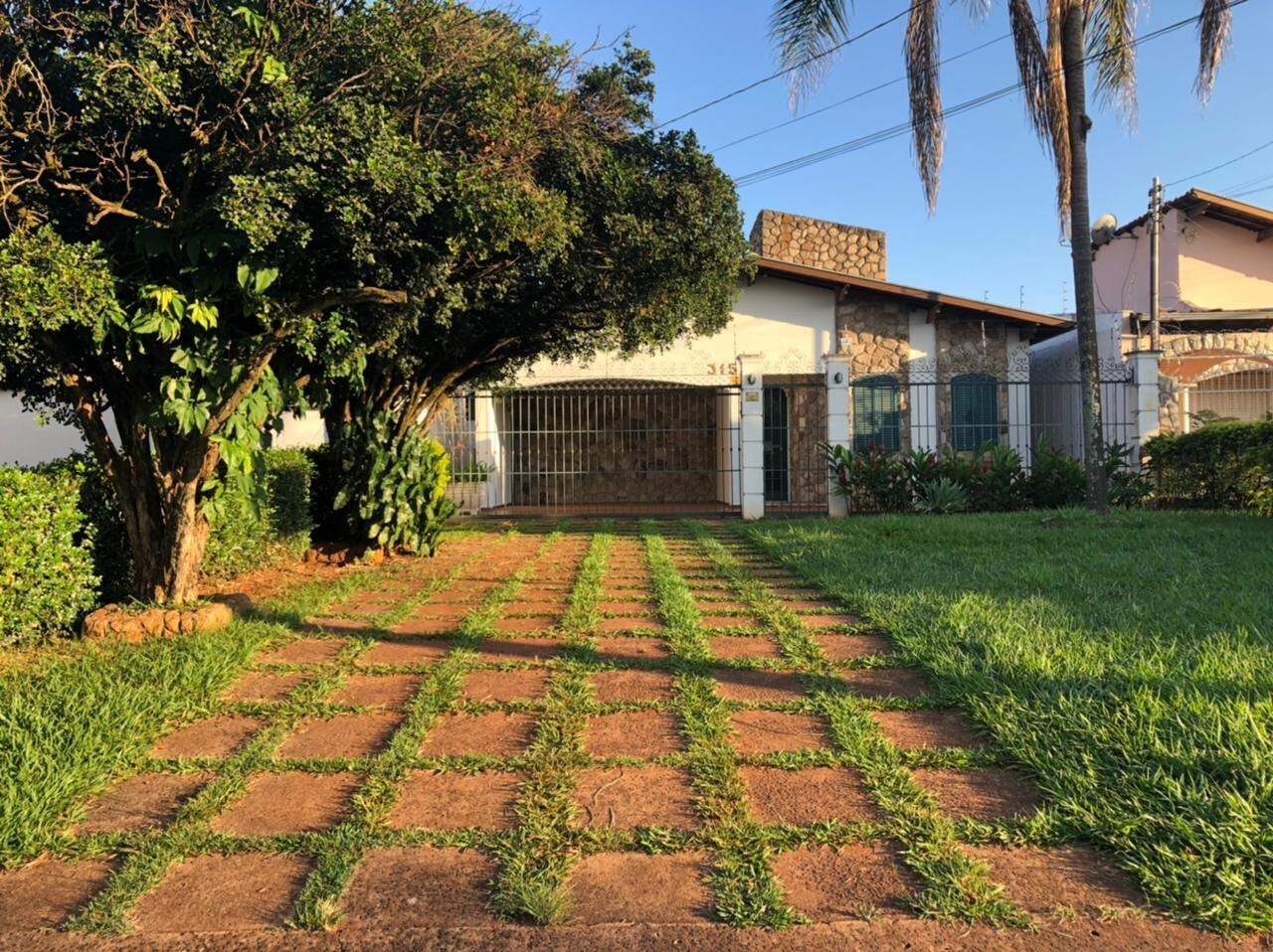 Casa à venda no Frei Eugênio: 