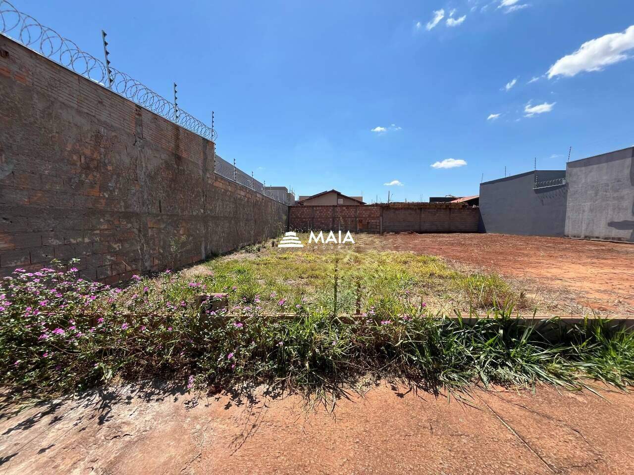 Terreno/Área à venda no Parque das Laranjeiras II: 
