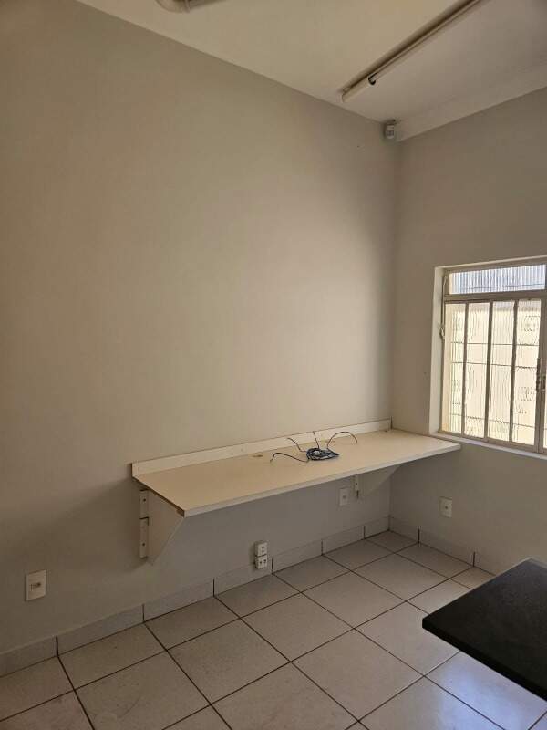 Comercial à venda no Mercês: 