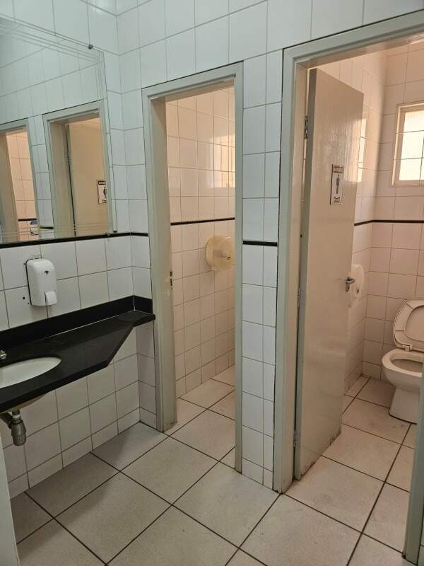 Comercial à venda no Mercês: 