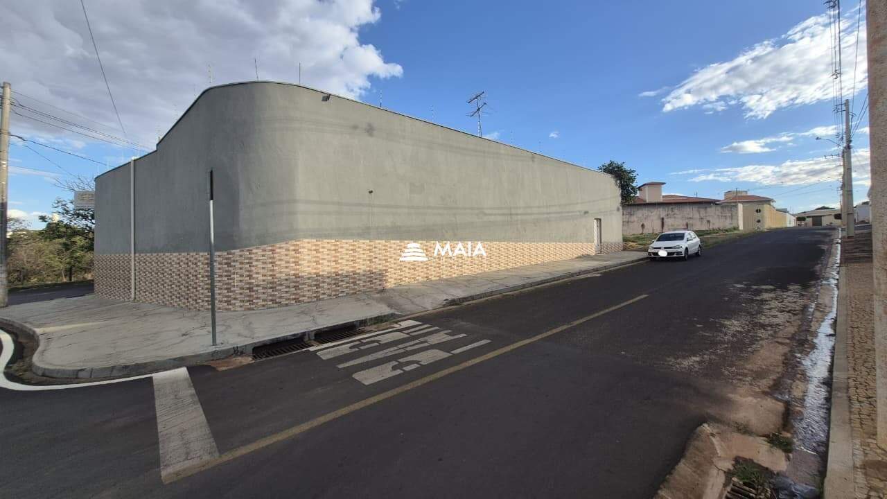 Terreno/Área à venda no Jardim Nenê Gomes: 