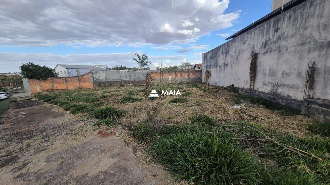 Terreno à venda no bairro Jardim Nenê Gomes