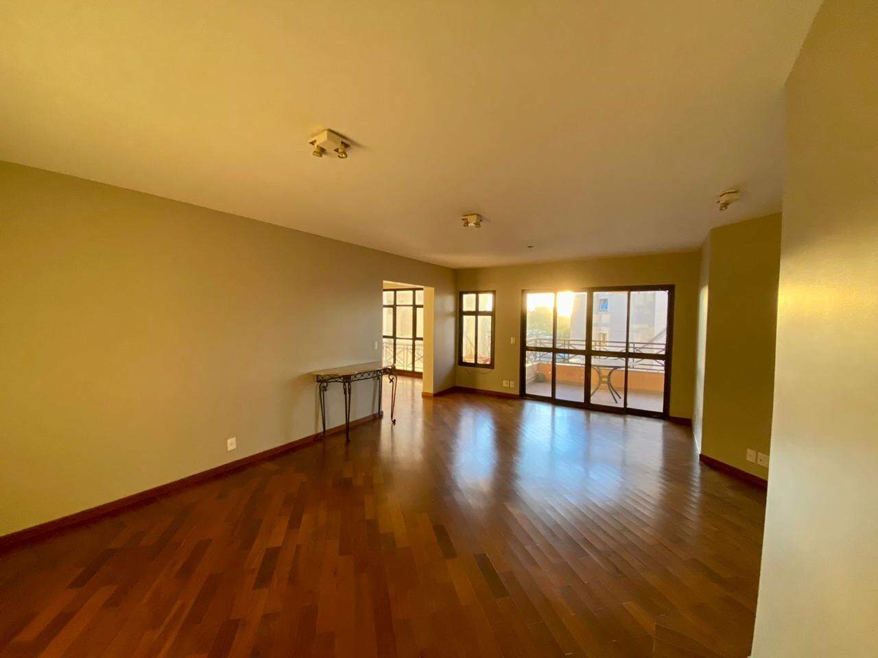 Apartamento para aluguel no Mercês: 