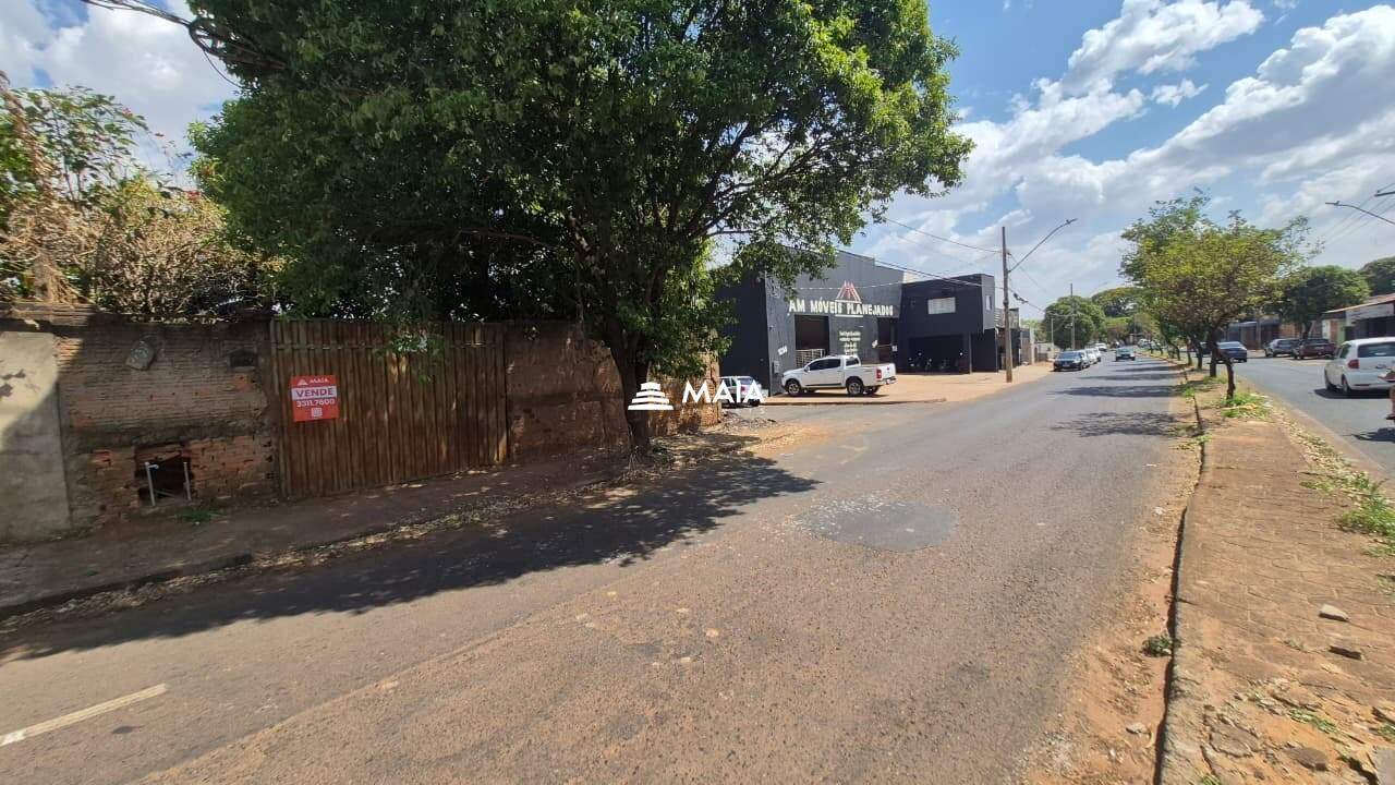 Terreno/Área à venda no Planalto: 