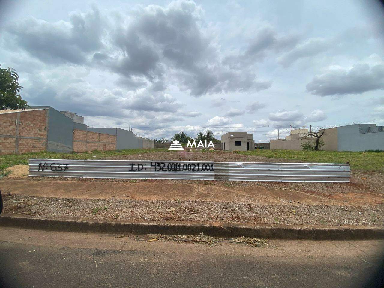 Terreno/Área à venda no Parque das Laranjeiras: 