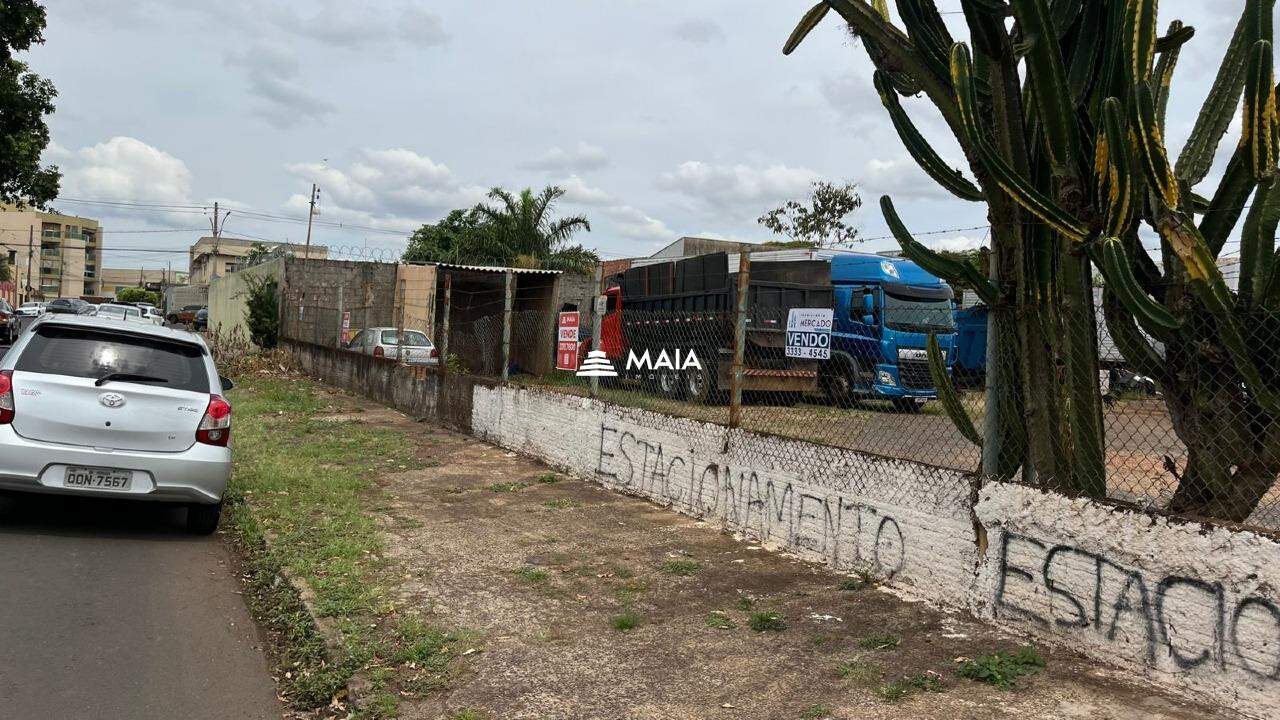 Terreno/Área à venda no Parque das Américas: 