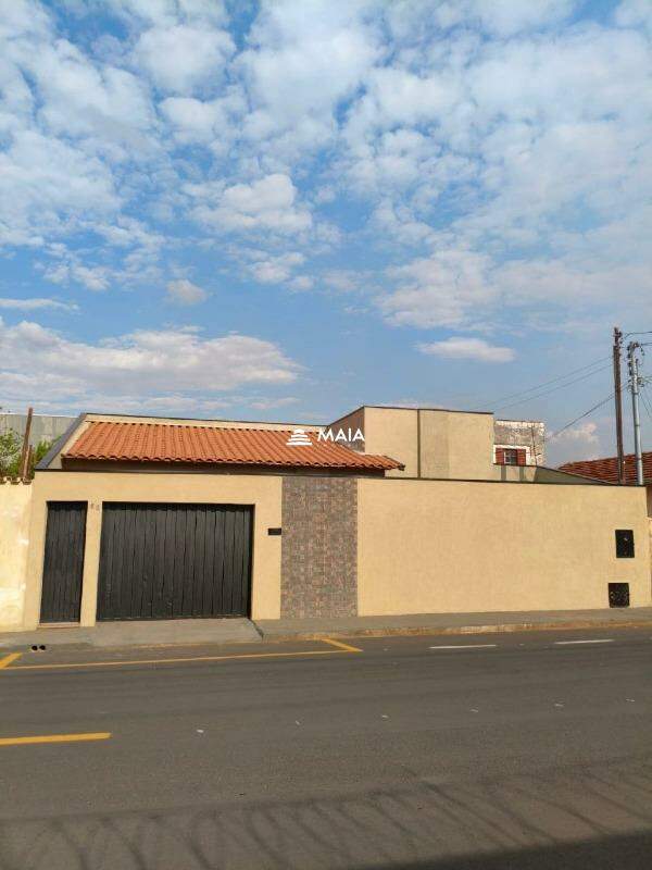 Casa à venda no bairro Cássio Rezende