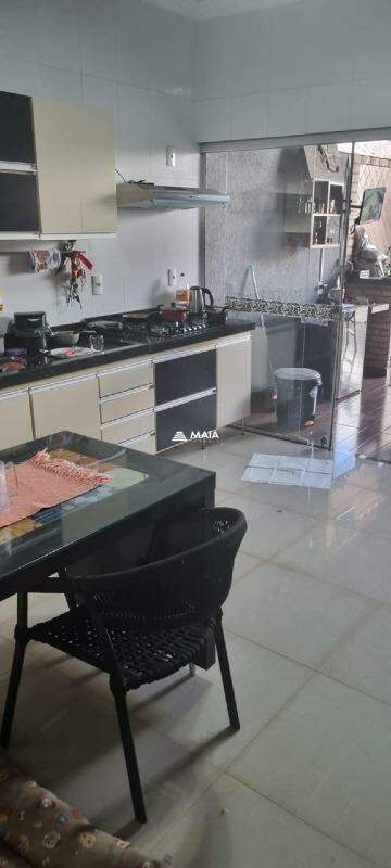 Casa à venda no Jardim Nenê Gomes: 