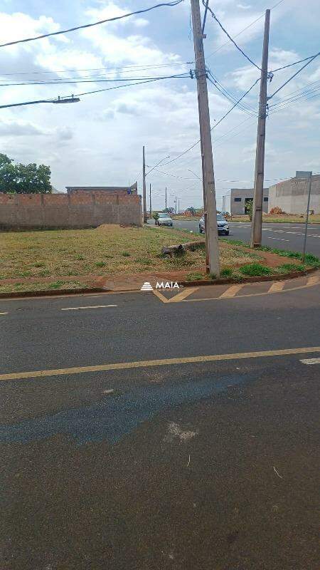 Terreno/Área à venda no Parque das Laranjeiras: 