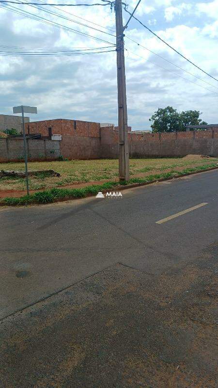 Terreno/Área à venda no Parque das Laranjeiras: 