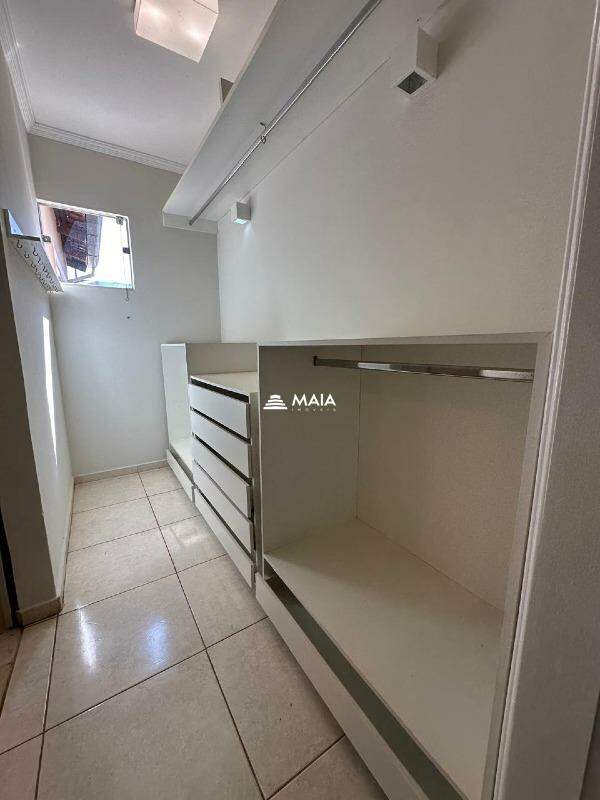 Casa de Condomínio à venda no Portal Beija Flor: 