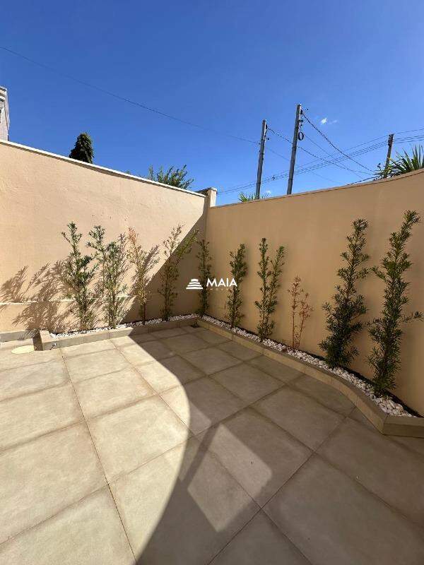 Casa de Condomínio à venda no Portal Beija Flor: 