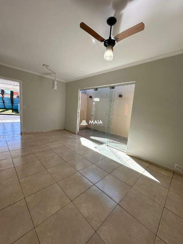 Casa de Condomínio à venda no Portal Beija Flor: 