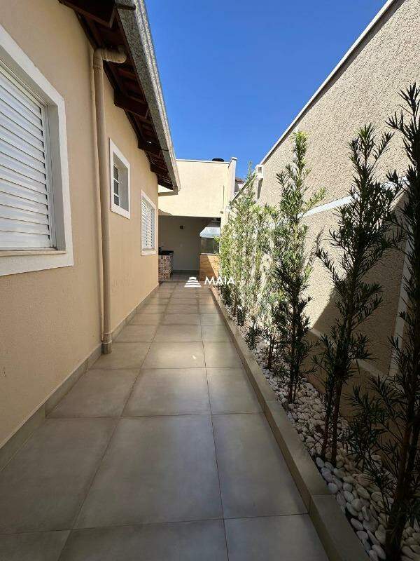 Casa de Condomínio à venda no Portal Beija Flor: 