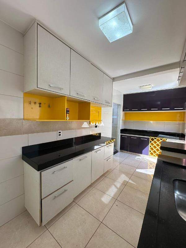 Casa de Condomínio à venda no Portal Beija Flor: 