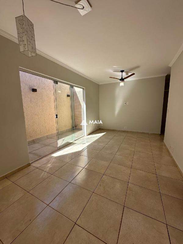 Casa de Condomínio à venda no Portal Beija Flor: 