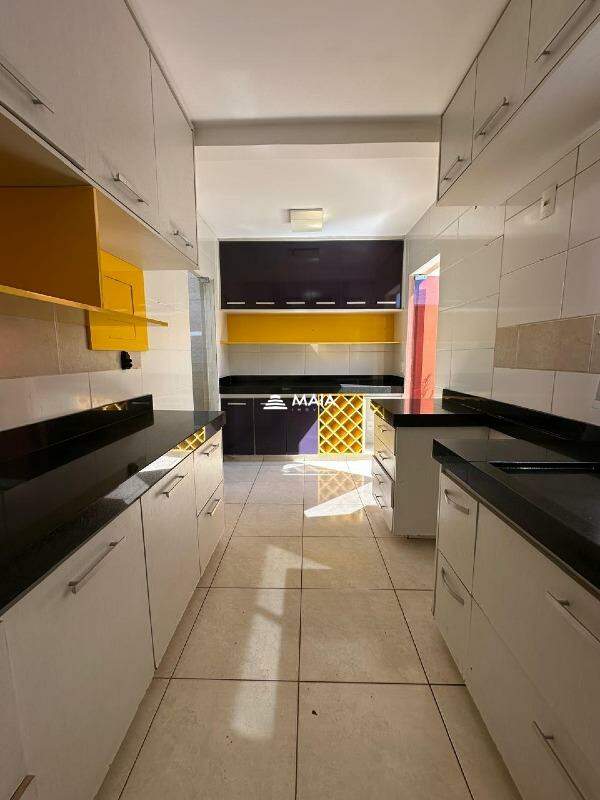 Casa de Condomínio à venda no Portal Beija Flor: 