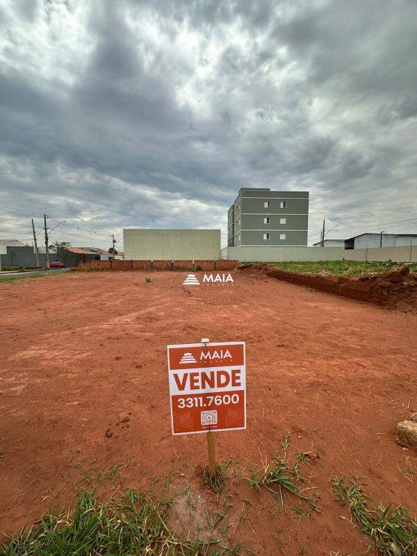 Terreno/Área à venda no Jardim Espanha: 