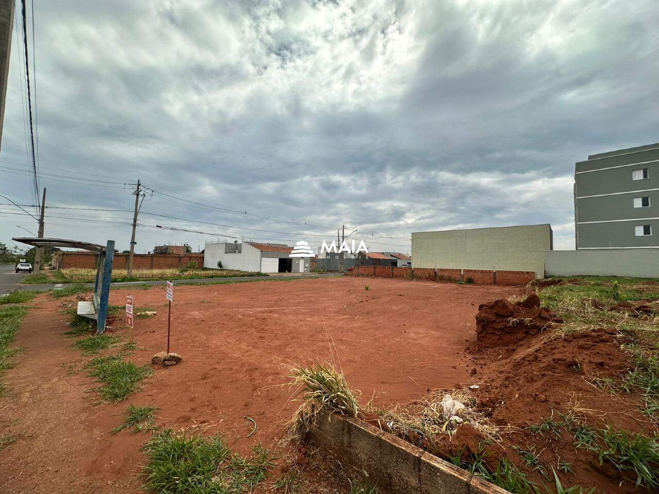 Terreno/Área à venda no Jardim Espanha: 