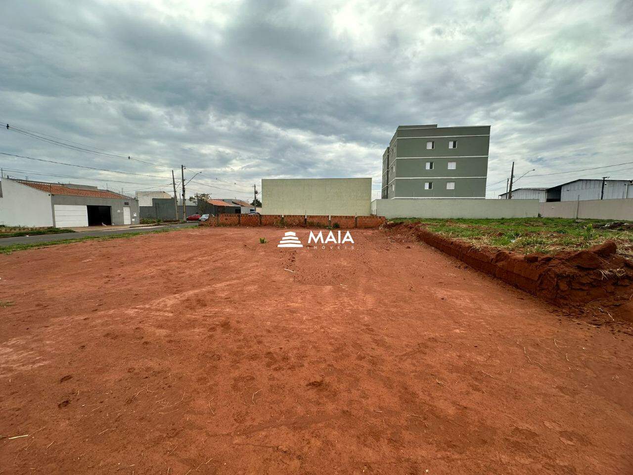 Terreno/Área à venda no Jardim Espanha: 