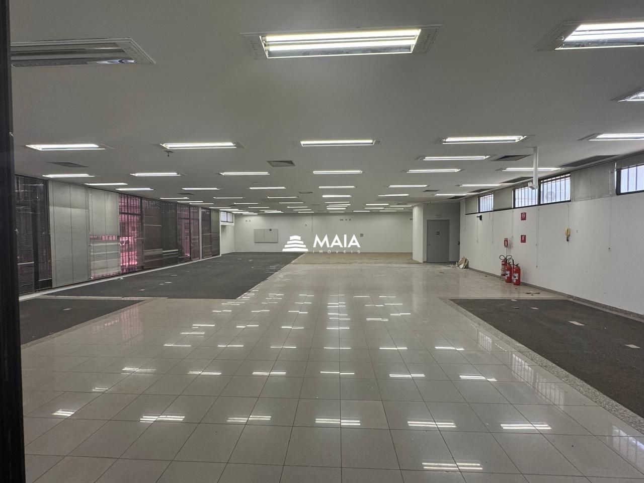 Comercial à venda no Mercês: 