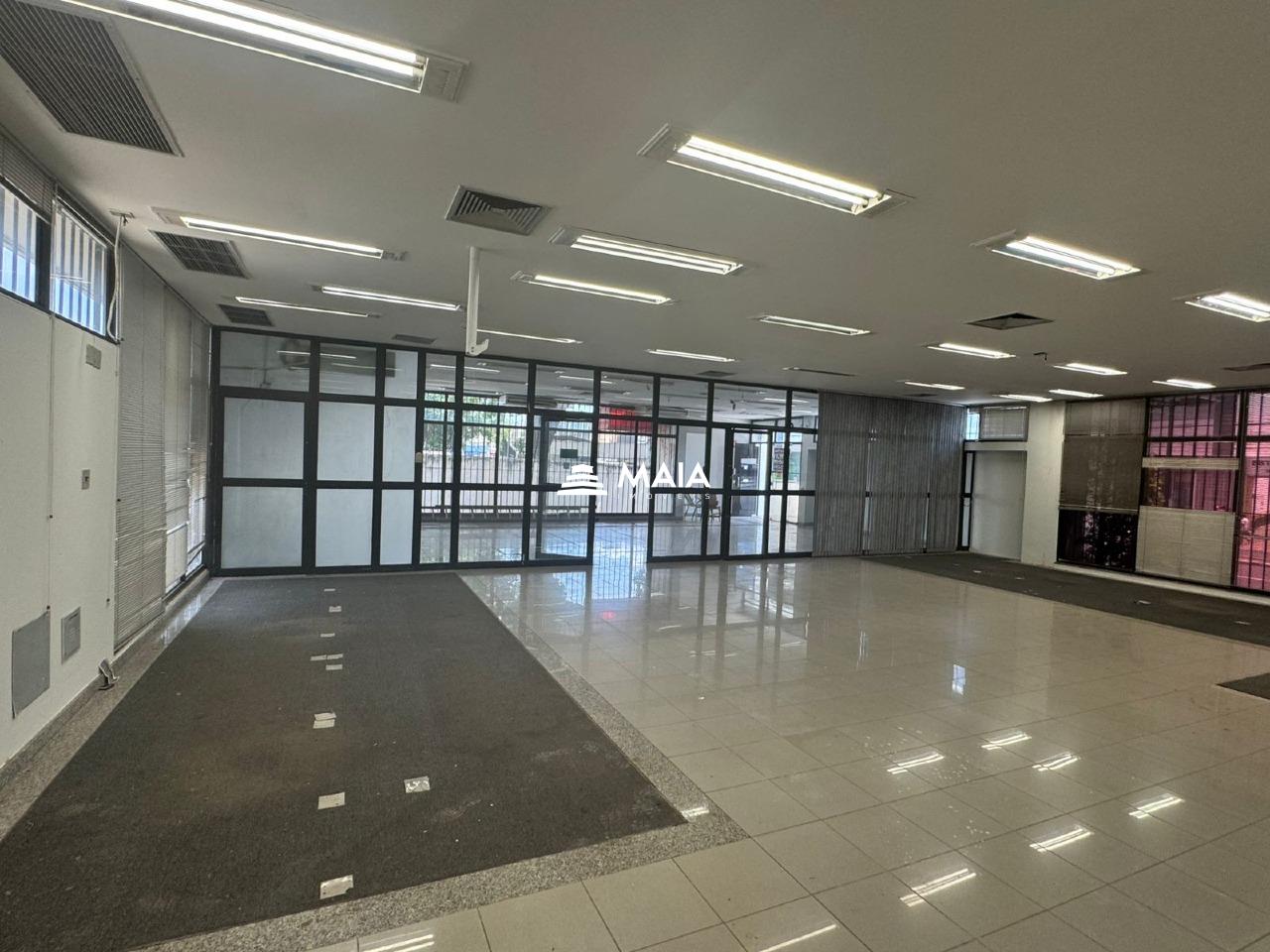 Comercial à venda no Mercês: 