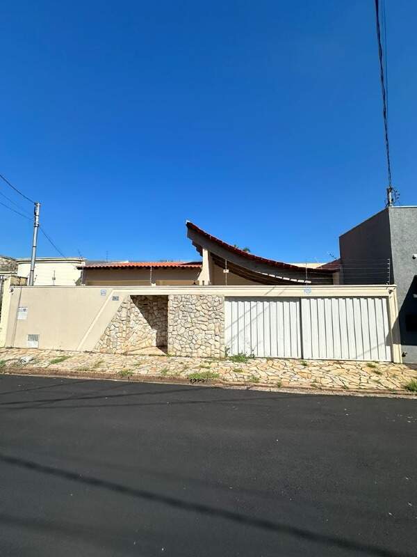 Casa para aluguel no Santa Marta: 