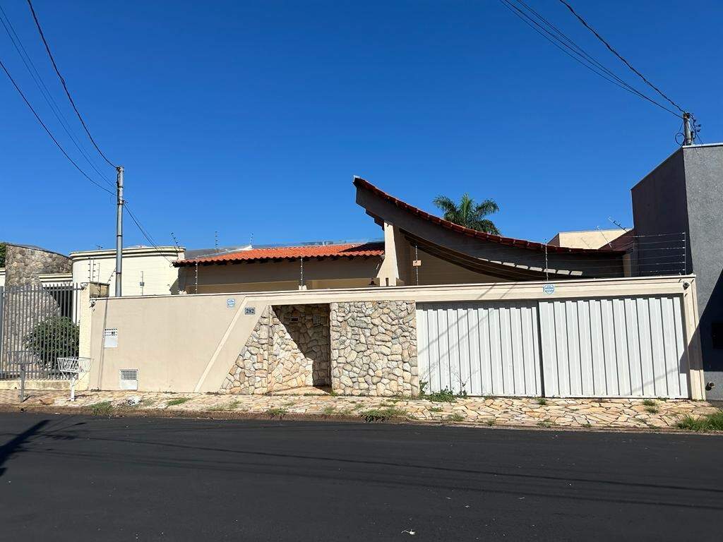 Casa para aluguel no Santa Marta: 