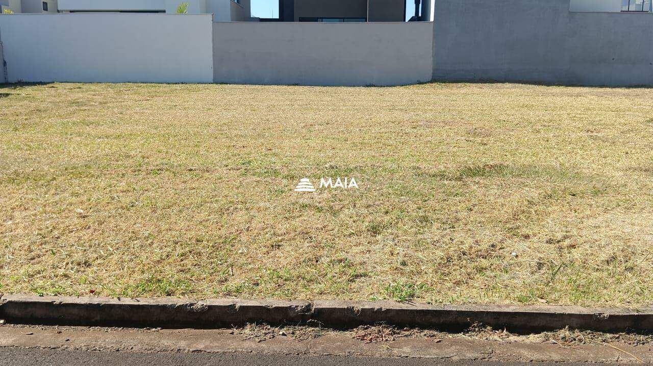 Terreno em Condomínio à venda no Estância dos Ipês: 