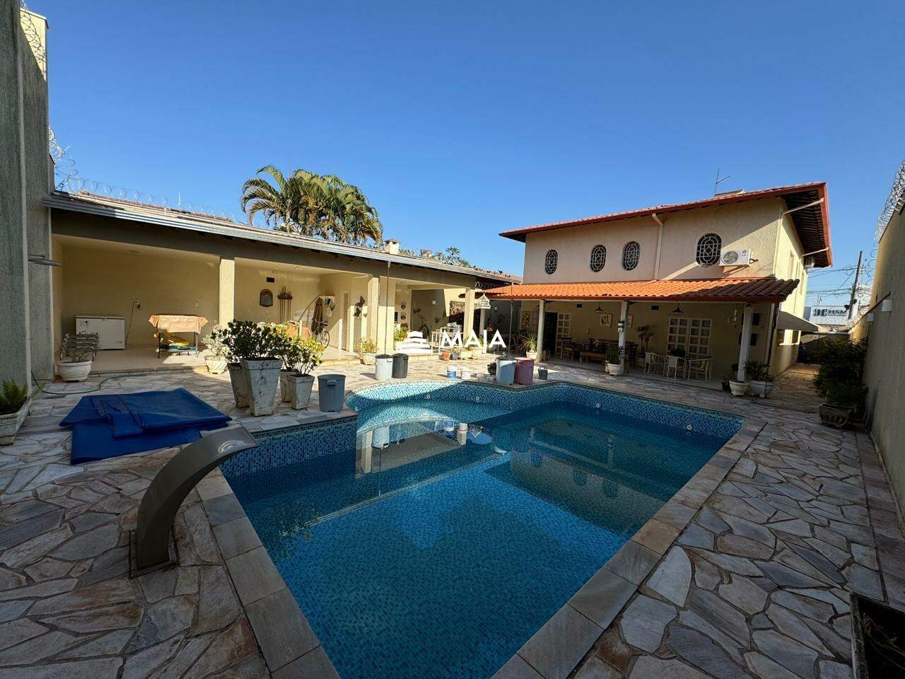 Casa à venda no bairro Santa Maria