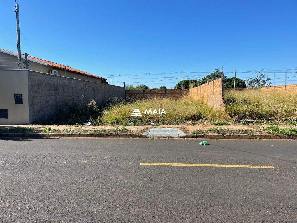 Terreno à venda no bairro Parque das Laranjeiras