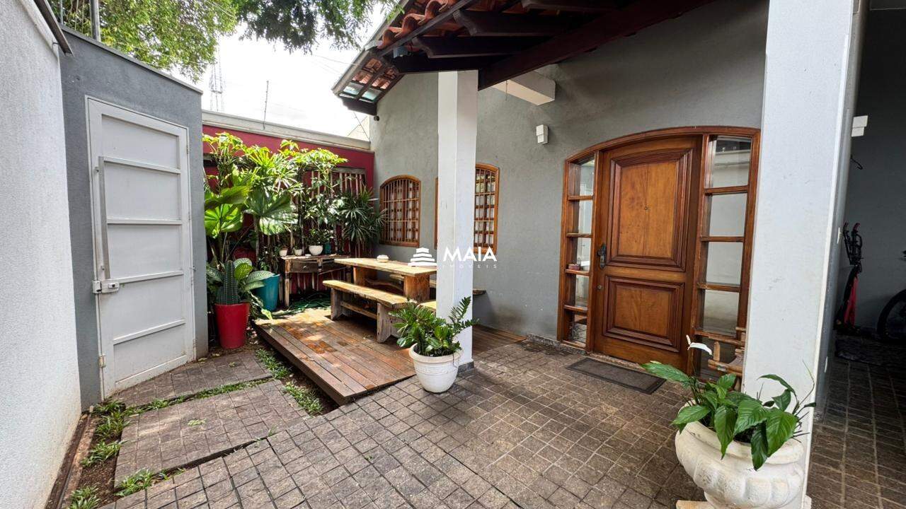 Casa à venda no bairro Santa Marta