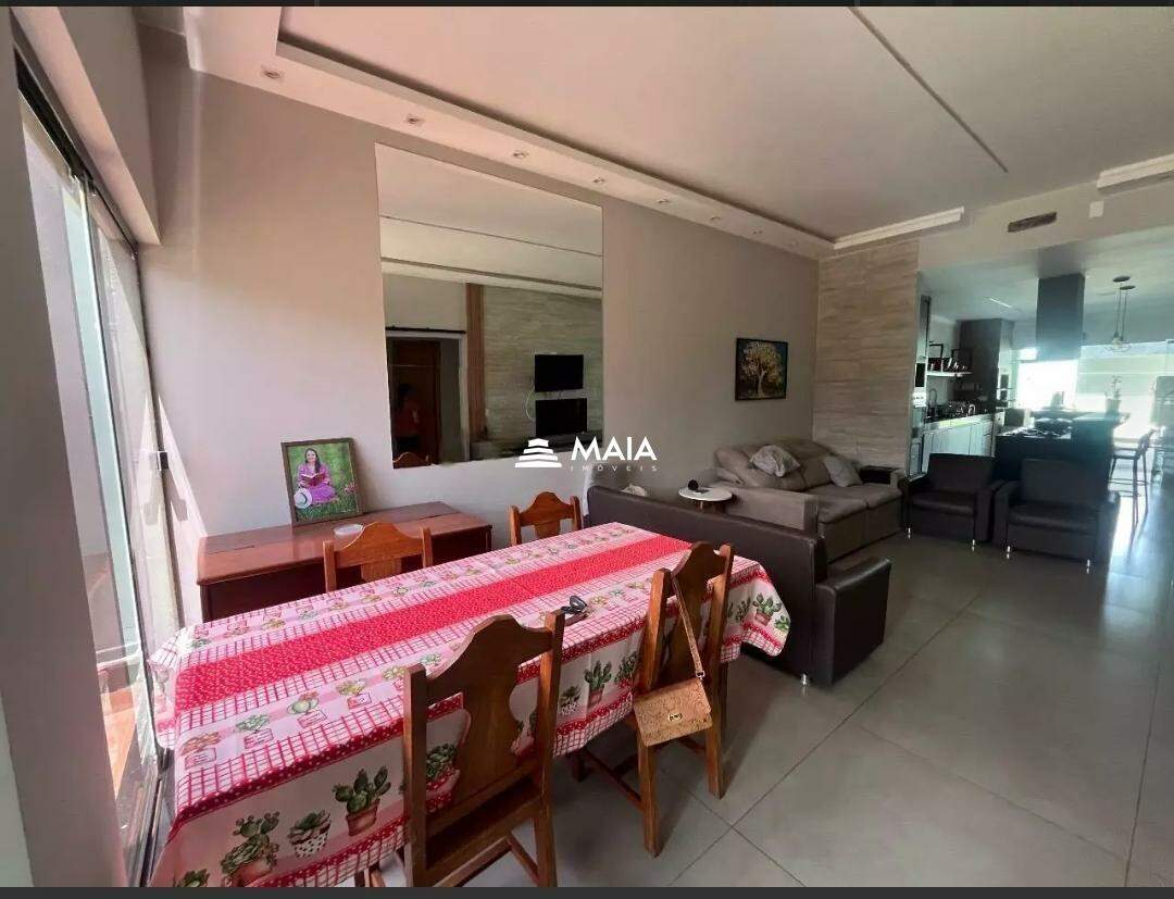 Casa à venda no Mercês: 