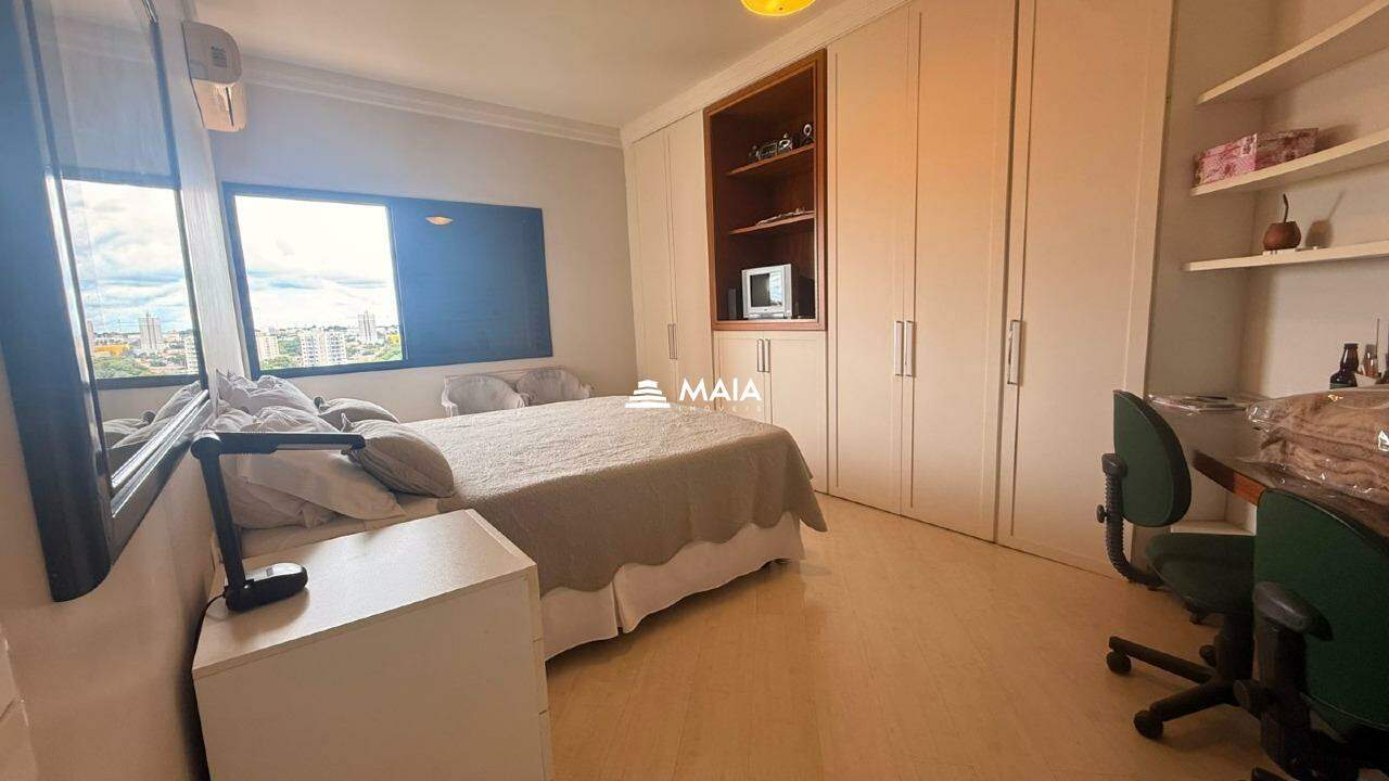 Apartamento à venda no Mercês: 