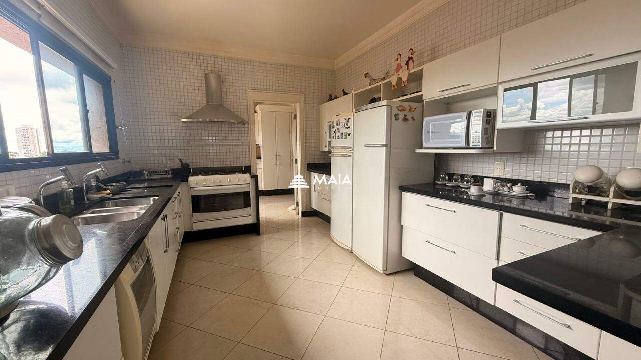 Apartamento à venda no Mercês: 