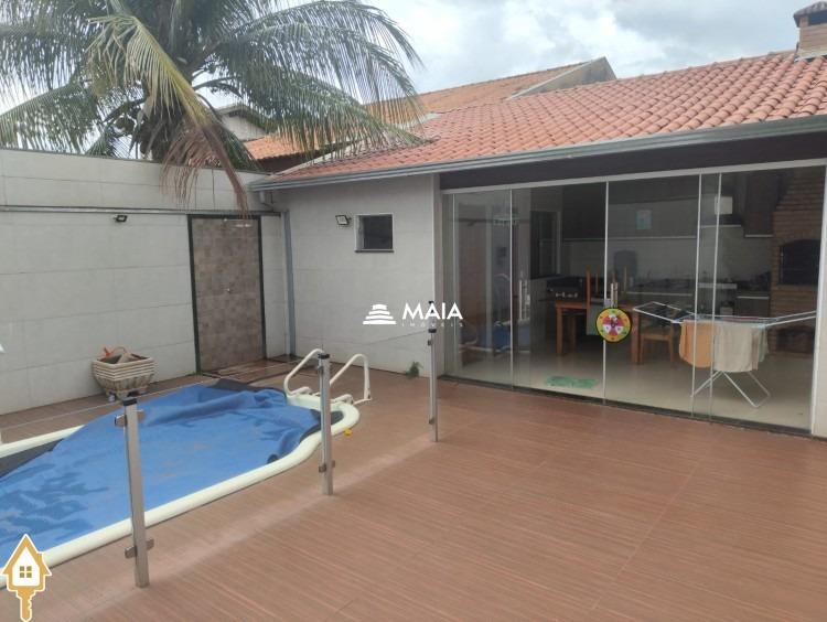 Casa à venda no bairro Santa Maria