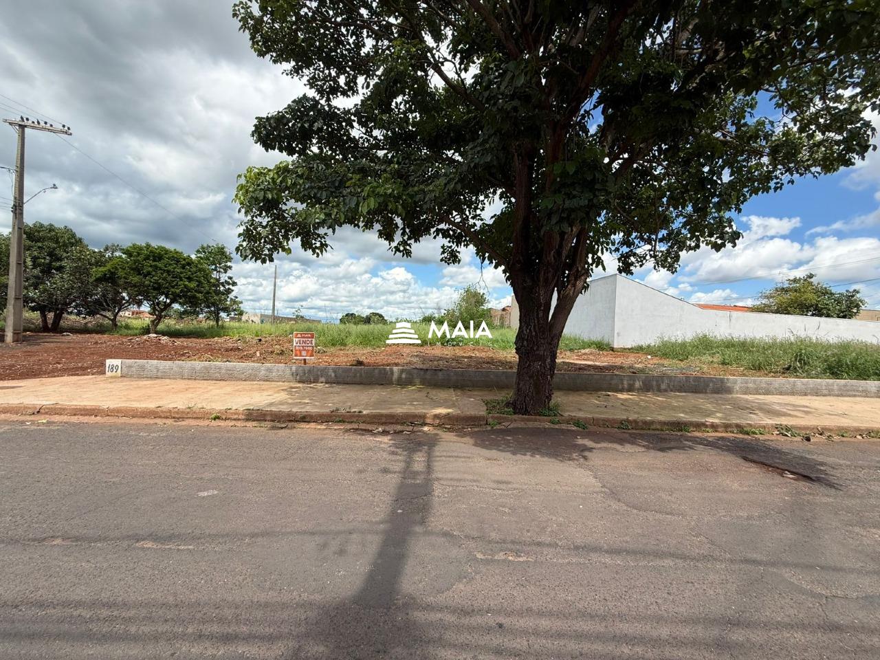 Terreno/Área à venda no Jardim Canadá: 